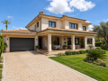 casa-amplia-con-porche-garaje-y-zona-verde-small-0
