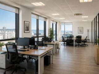 oficina-luminosa-en-edificio-empresarial