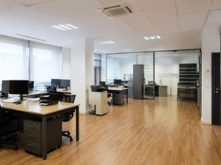 oficina-reformada-con-cableado-y-climatizacion