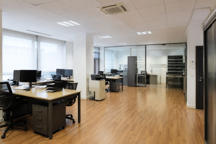 oficina-reformada-con-cableado-y-climatizacion